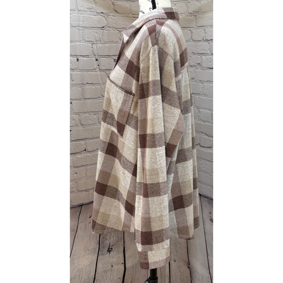 Maurices Women’s Brown Plaid Light Fleece Shirt (Size XXL) - Picture 3 of 10